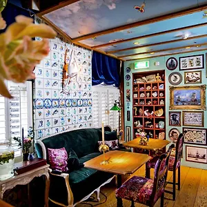 Hotel Rosalia's Menagerie Cocktail Bar & Innupstairs, Ámsterdam